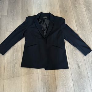 Work, church, or Zoom, this is the perfect blazer !